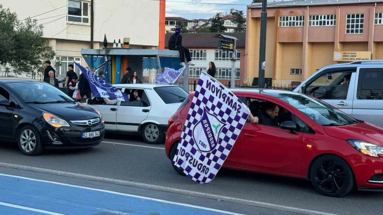 Ordu’da şampiyonluk gecesi: 52 Orduspor FK adını 2. Lig’e yazdırdı