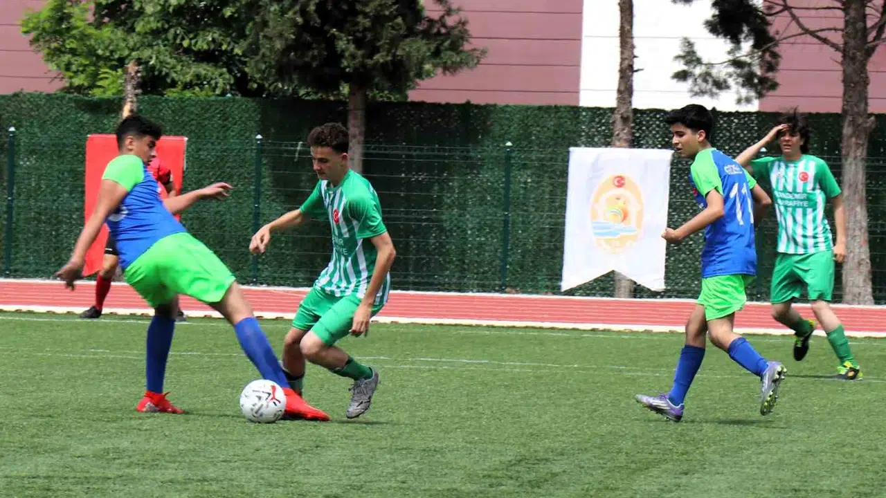 Denizli’de sahalar şenlendi: Mahalle ruhu futbolla yeniden canlanıyor