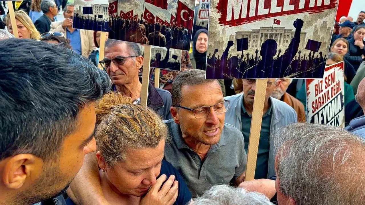 Burcu Köksal’dan haber alınamıyor: CHP’de  AK Parti’ye geçti  iddiaları tansiyonu yükseltti