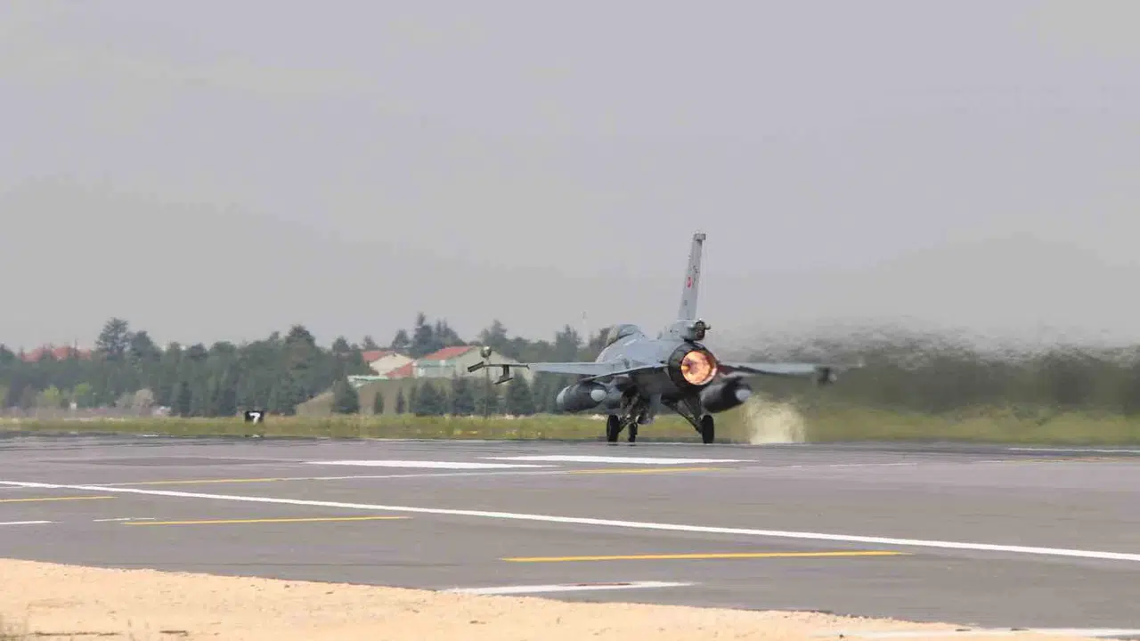 Göklerdeki gurur İzmir yolcusu: Eskişehir’den havalanan F-16’lar Efes-2026 için nefes kesti