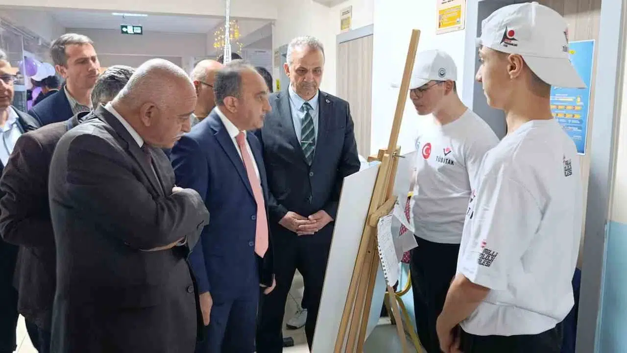 Genç beyinlerden bilim şöleni: Kayseri'de 18 projenin tamamı tam not aldı
