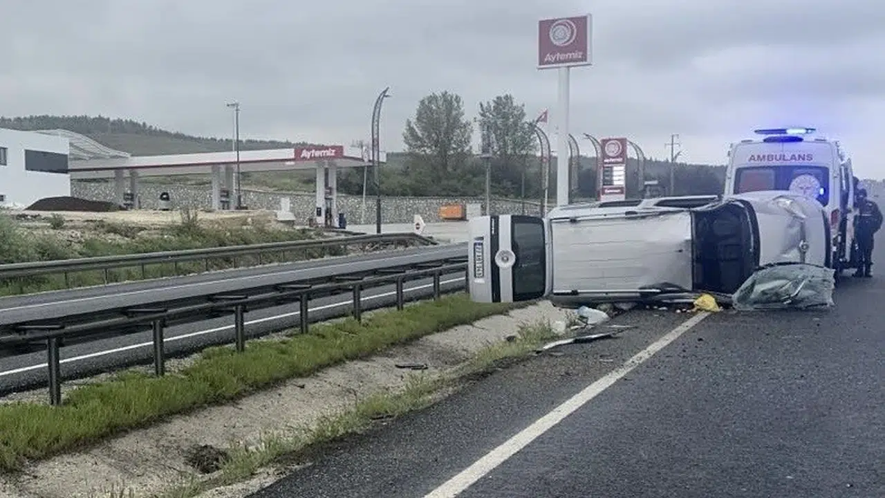 Eskişehir yolunda korkutan kaza: Yağışlı havada direksiyon hakimiyetini kaybetti