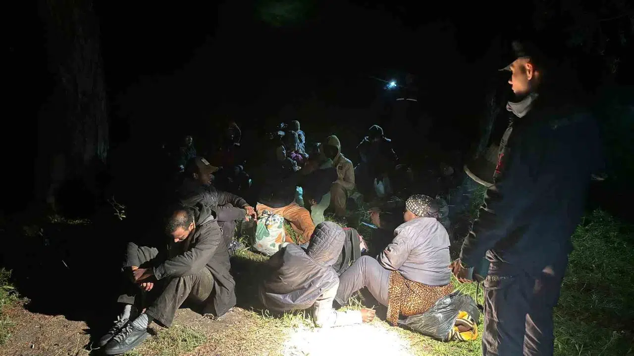 Edremit kıyılarında kaçak geçişlere geçit yok: 29 kişi kıskıvrak yakalandı
