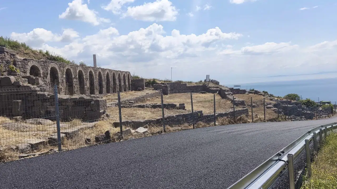 Tarihi dokuya modern dokunuş: Assos’un yol çilesi bitiyor