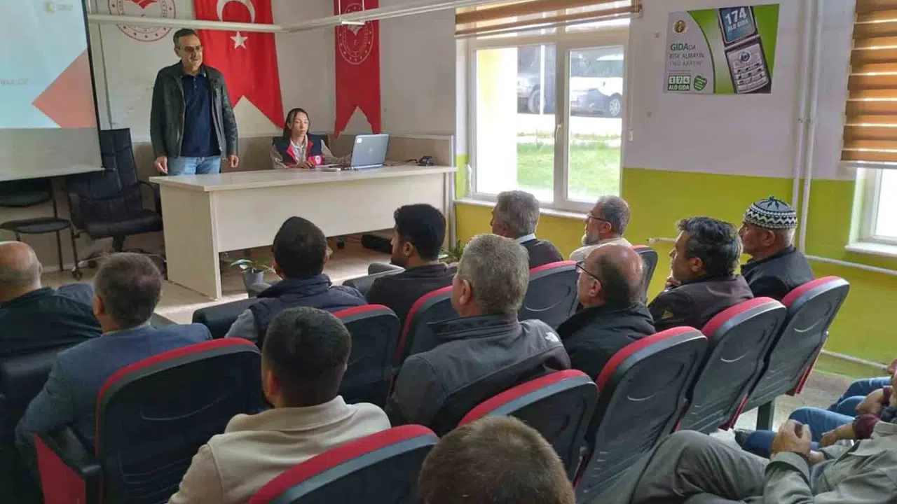 Tarımda bilinçli dönem: Altıntaşlı çiftçilere kritik belge için eğitim verildi