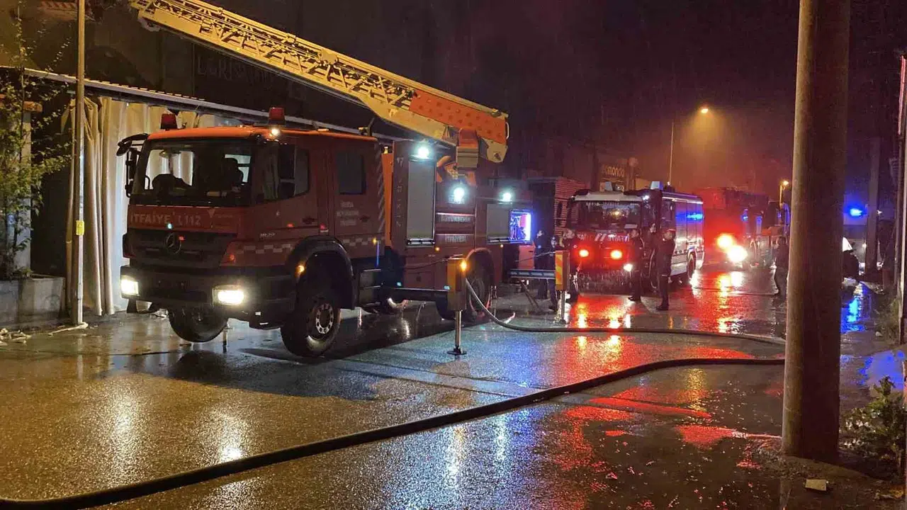 İnegöl'de gece yarısı kabusu: Mobilya fabrikası alevlere teslim oldu
