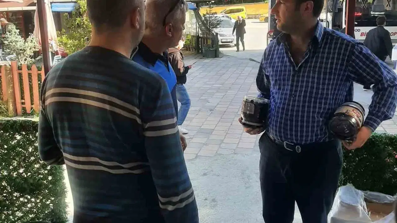 Sofraların vazgeçilmezi zehir saçıyordu: Bilecik'te zabıta operasyonu