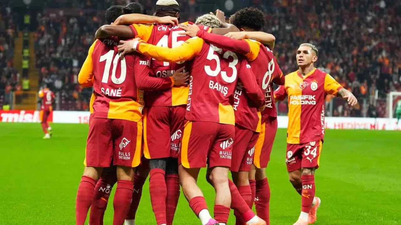RAMS Park’ta tarihi gece: Galatasaray şampiyonluk kupasını taraftarıyla kaldırmak için sahaya çıkıyor
