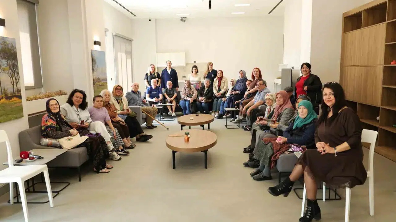 İlmek ilmek sevgi ördüler: BAREM sakinlerinin yüzünü güldüren anlamlı ziyaret