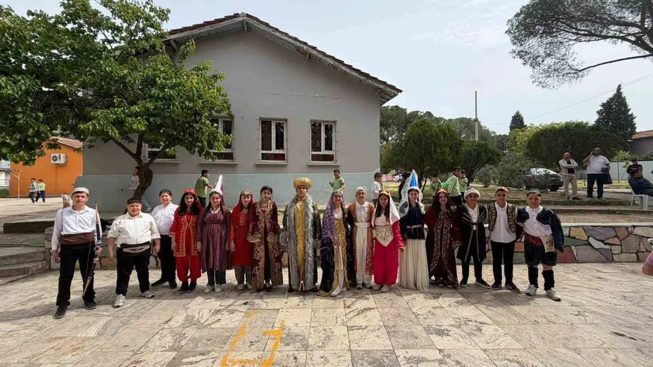 Baharın gelişi Alaşehir’de geç ama coşkulu kutlandı: Nevruz ateşi kardeşlik için yakıldı