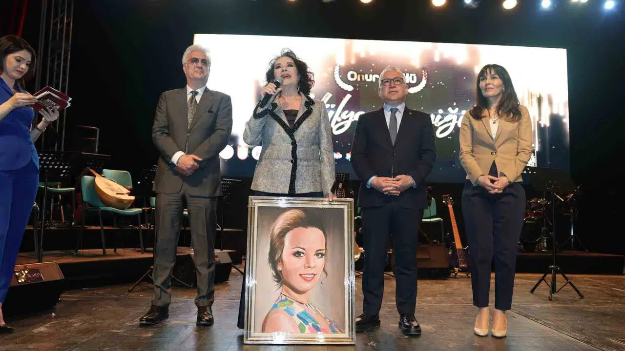 Sivas, beş gün boyunca sinemanın kalbi oldu: Yıldızlar geçidi ödül töreniyle taçlandı