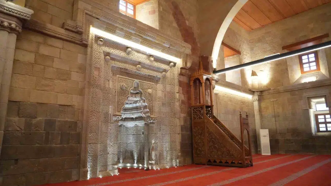 Niğde’nin 700 yıllık sessizliği bozuluyor: Sungurbey Camii eski ihtişamına kavuştu