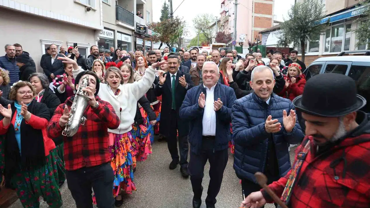Nilüfer’de bahar coşkusu: Yağmur yağdı, gelenekler bozulmadı