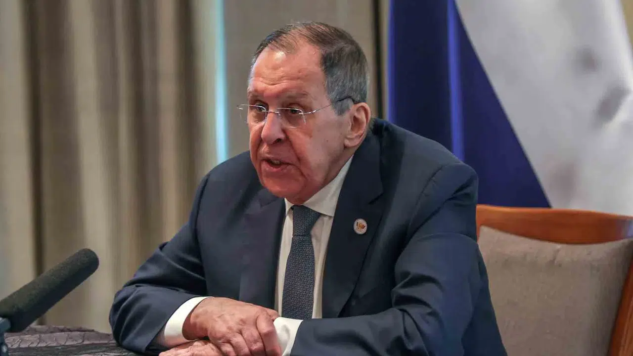 Lavrov'dan Tahran'a nükleer destek: Barışçıl haklar korunmalı