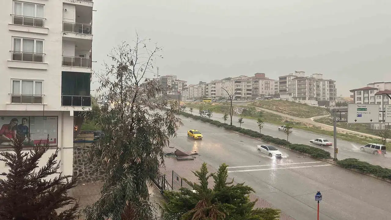 Gaziantep’te gökyüzü karardı, hayat durma noktasına geldi: Şehirde 45 dakikalık kabus