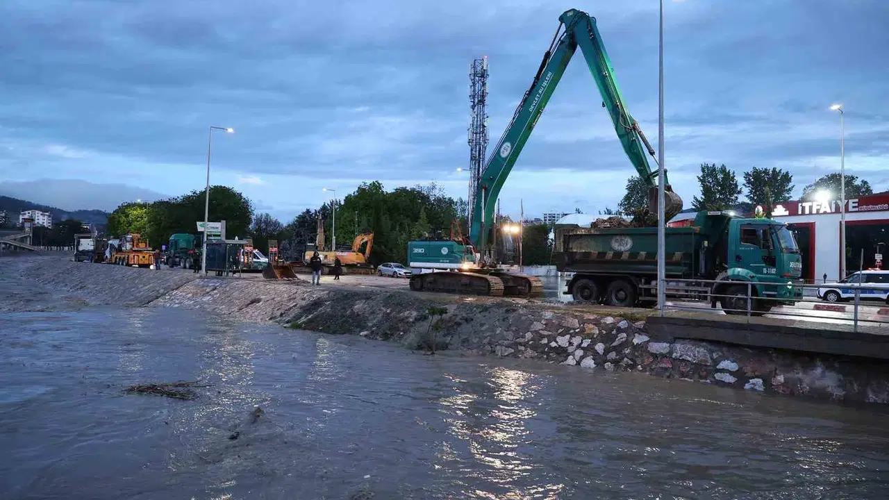 Tokat’ta alarm durumu: Yeşilırmak için teyakkuza geçildi