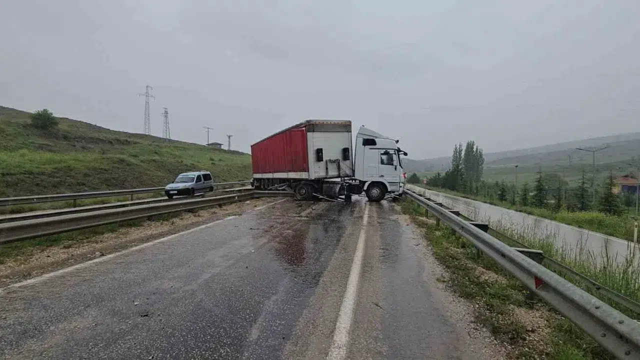 Haymana yolunda can pazarı: Yağış kurbanı tır dehşet saçtı