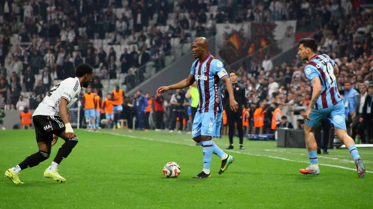 Tüpraş Stadı'nda hüsran: Beşiktaş evinde Trabzonspor'a boyun eğdi