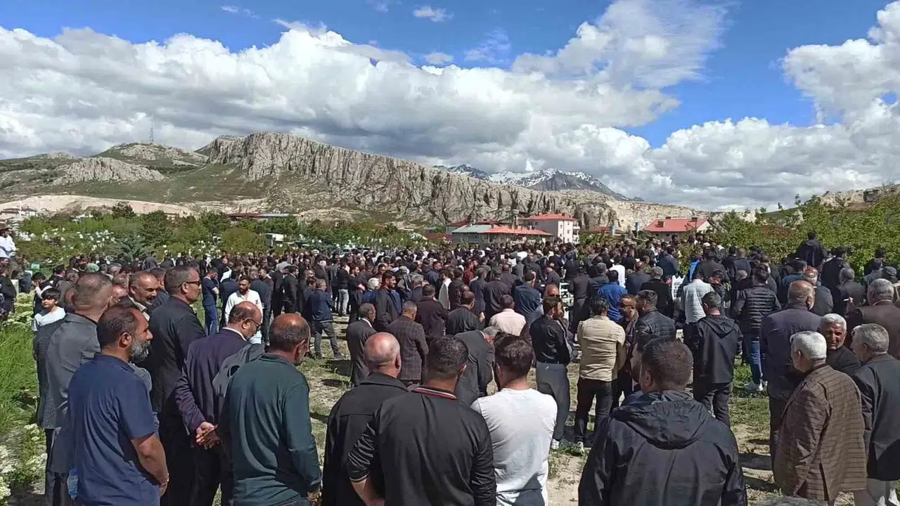 Ekmek parası için gittiği gurbette acı son: 21 yaşındaki Resul’den geriye yürek burkan bir veda kaldı