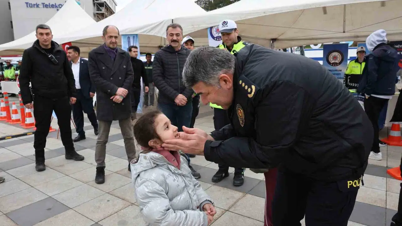 Erzurum'da trafik seferberliği: Emniyet Müdürü Karaburun sahaya indi, kuralların hayati önemini anlattı