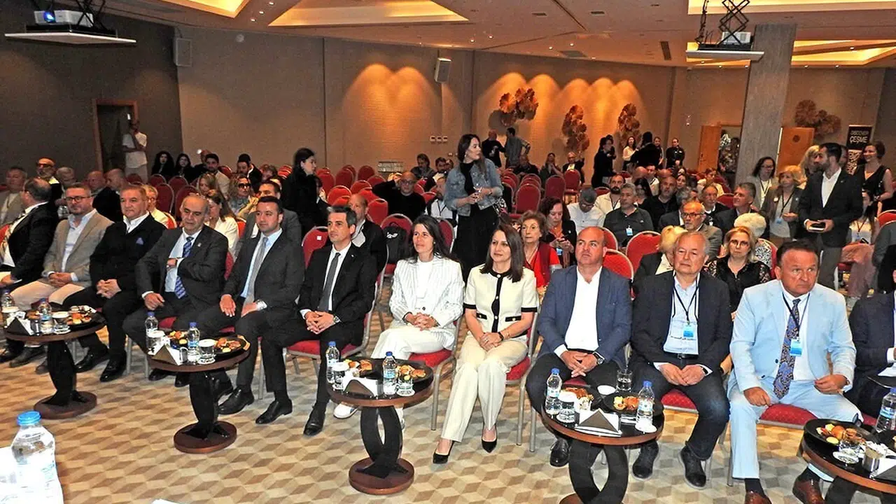 Çeşme turizminde yeni dönem: Ortak akıl masaya yatırıldı