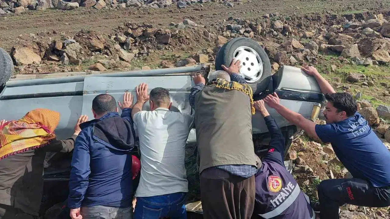 Siverek yolunda dehşet anları: Direksiyon hakimiyetini kaybeden sürücü şarampole uçtu