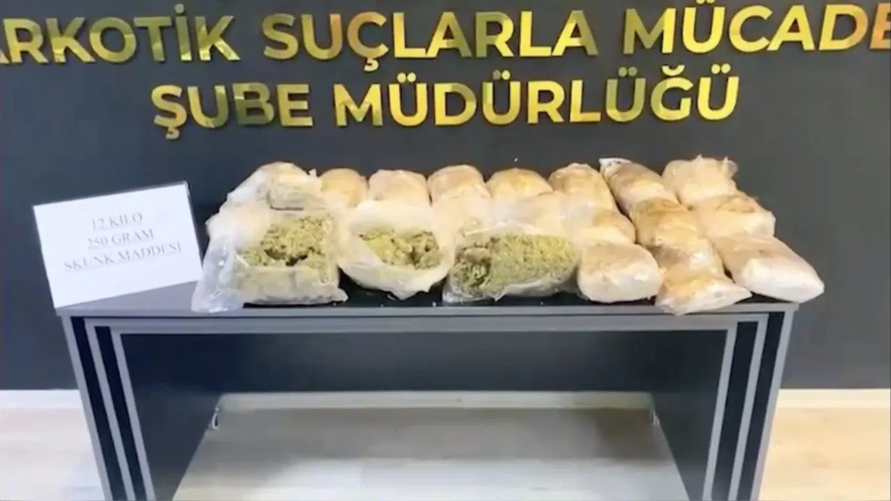 Osmaniye’de zehir tacirlerine geçit yok: Bavul dolusu skunk ile yakalandı