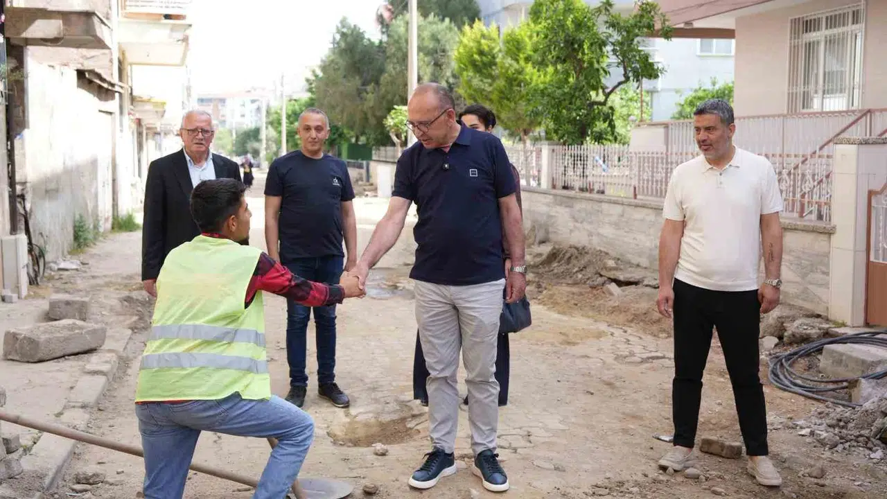 Turgutlu’da altyapı seferberliği: Başkan Akın’dan  siyasi risk  vurgusu