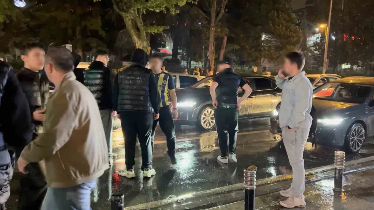 Şampiyonluk coşkusu gölgelendi: Bağdat Caddesi’nde sarı-kırmızılı konvoya saldırı girişimi