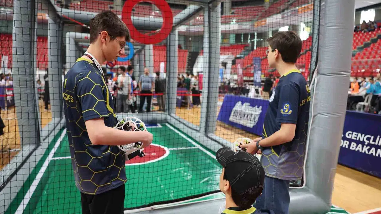 Göklerdeki kıyasıya rekabet Kayseri’de buluştu: Yeni nesil sporun kalbi Kadir Has’ta attı
