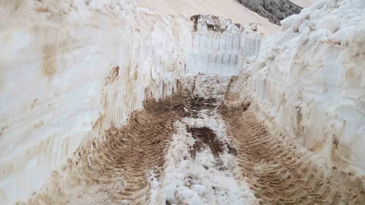 Alanya’da zirveye giden yollar kardan temizleniyor: Yaylacılar için seferberlik