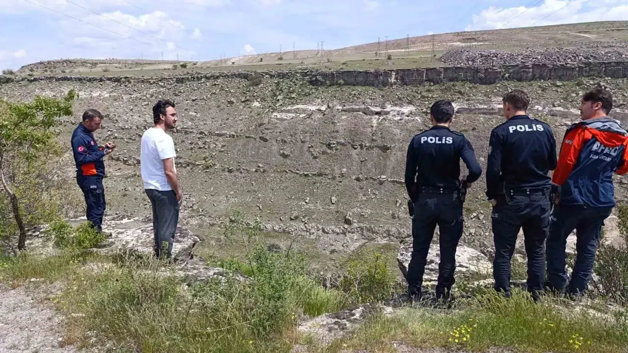 Derevenk Viyadüğü’nde korku dolu anlar: Yürüyüşe çıktı, mahsur kalınca ekipleri alarma geçirdi