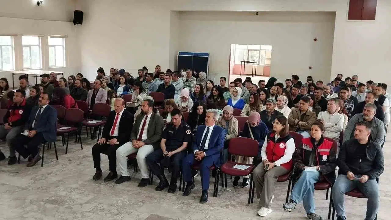 Damlayan her damla geleceğimiz demek: Hocalar’da 148 kamu görevlisine kritik eğitim