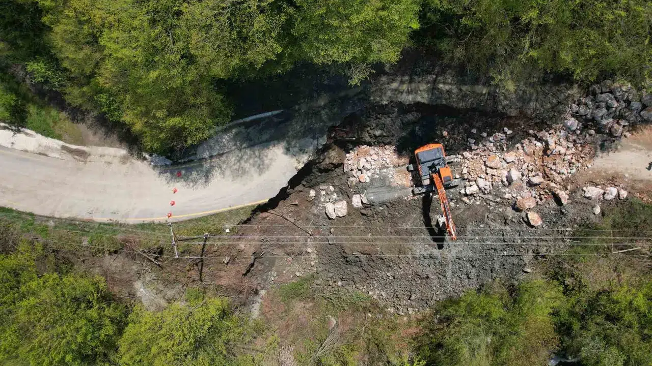 Sakarya'da kabus dolu günler: Heyelan yolları yuttu, evler tahliye edildi