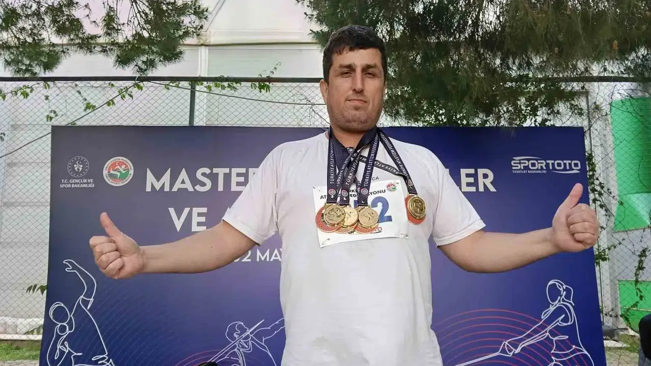 Emekli olmaya niyeti yok: Beden eğitimi öğretmeni pistlerin tozunu attırdı