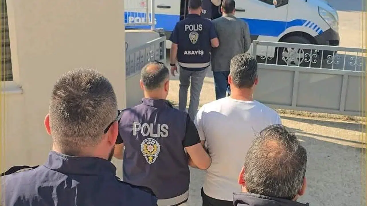 Karacabey’de şafak operasyonu: Kesinleşmiş hapis cezası olan 4 firari kıskıvrak yakalandı