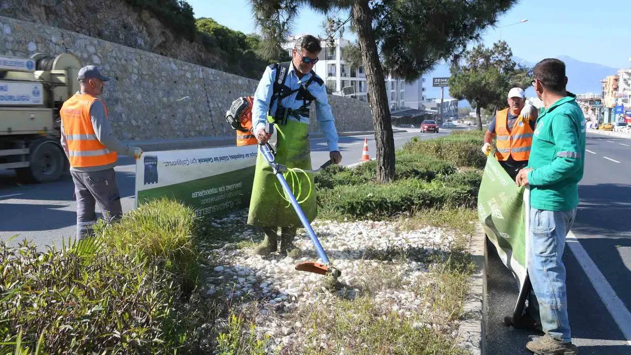 Kuşadası bayrama hazırlanıyor: Şehrin çehresi baştan aşağı yenileniyor