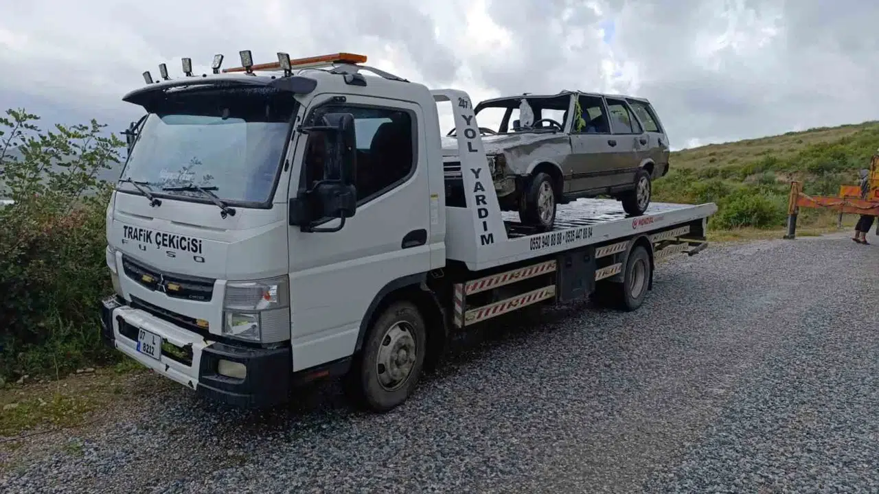 Manavgat'ta korkunç kaza: 40 metrelik uçuruma yuvarlanan araçtan sağ çıktılar