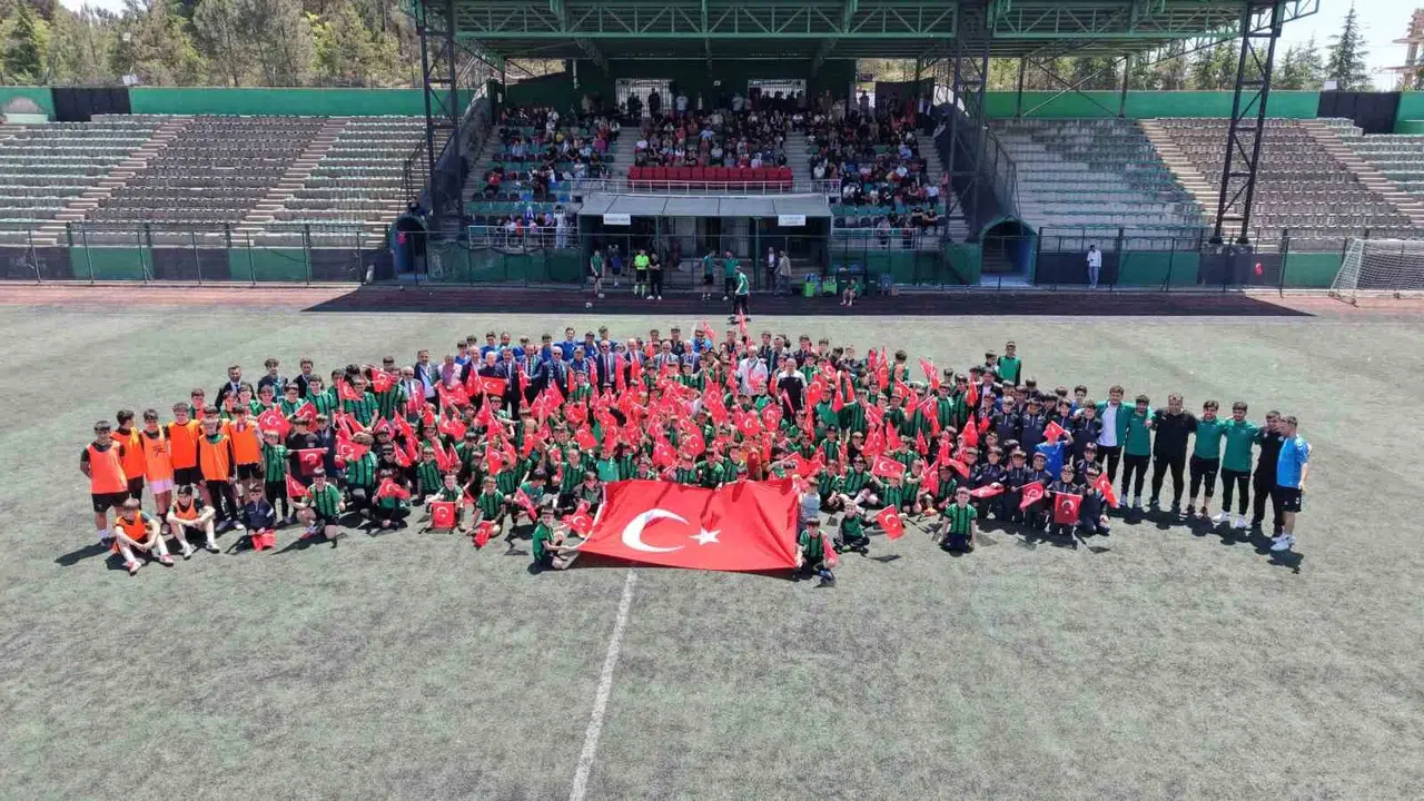 Çayırova’da 19 Mayıs heyecanı: Genç yetenekler şampiyonluk için ter döktü