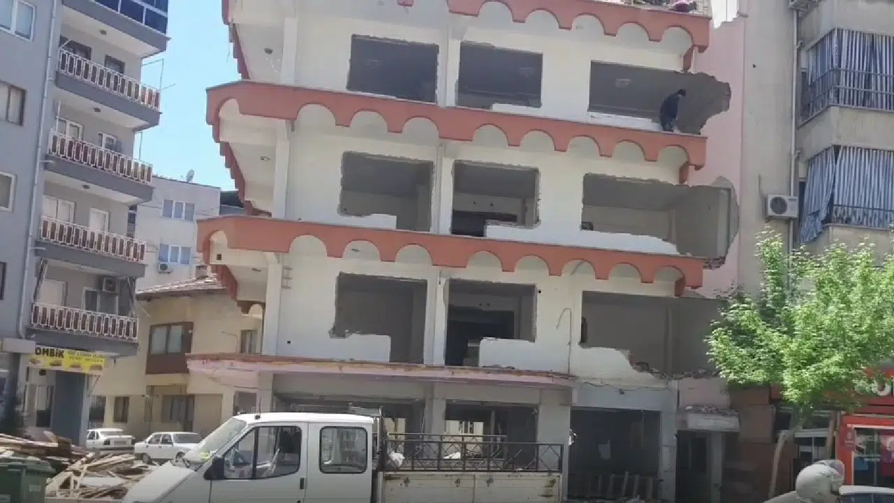 Denizli’de korkutan yıkım: Firma sessizliğini bozdu,  İhmal yok  dedi