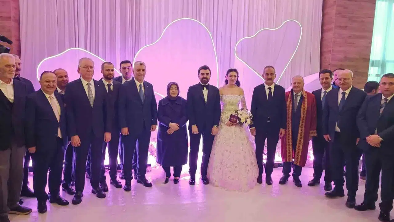 Ordu’da siyaset ve iş dünyasını buluşturan düğün: Nikah masasında rekor şahit ordusu