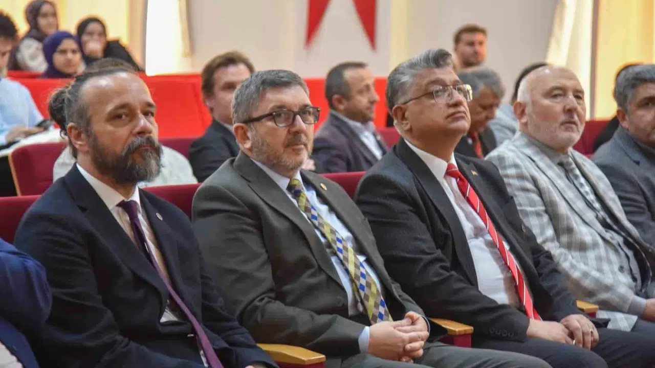 Tarihe ışık tutan konferans: Osmanlı’nın son yüzyılı sadece bir çöküş değil, büyük bir dönüşüm hikayesi