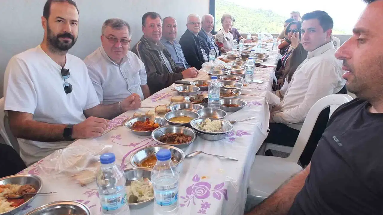Bereket sofrasında 2 bin kişilik buluşma: Dutluca’da asırlık gelenek yaşatılıyor