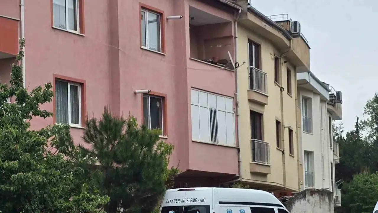 İnegöl’de öğretmen evinde cansız bulundu: Acı haber mesai arkadaşlarını yasa boğdu