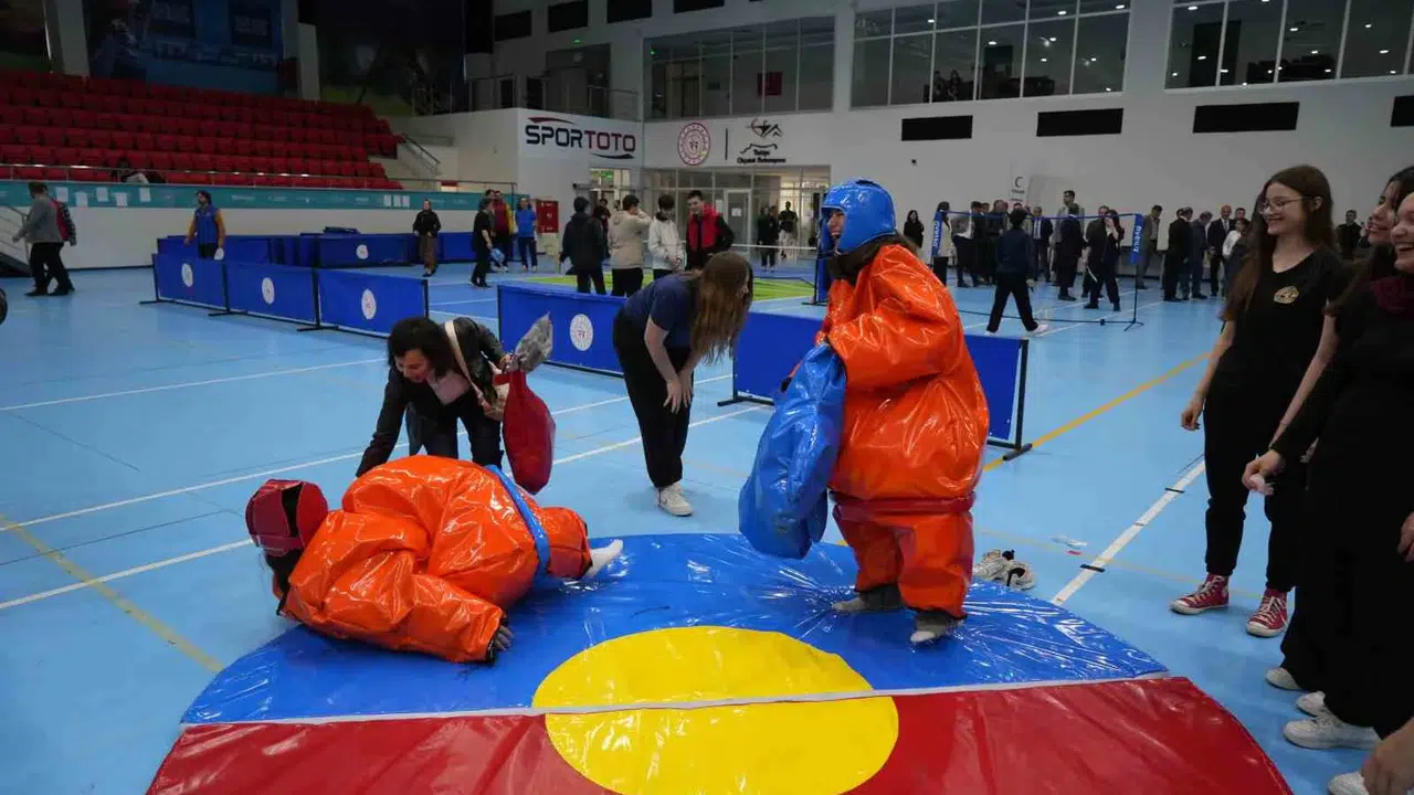Samsun’da 19 Mayıs coşkusu: Gençlerin el emeği göz nuru eserleri festivalde buluştu