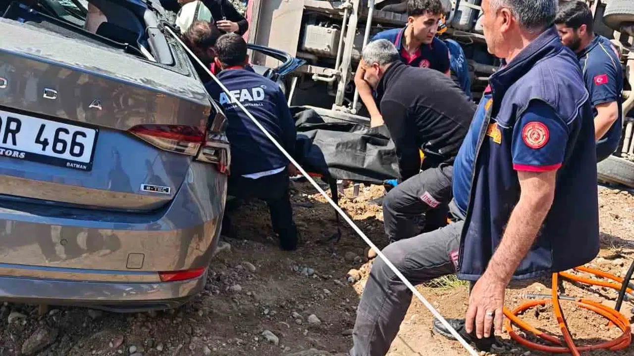 Batman-Diyarbakır yolunda acı bilanço: Kavşaktaki çarpışma genç bir canı hayattan kopardı