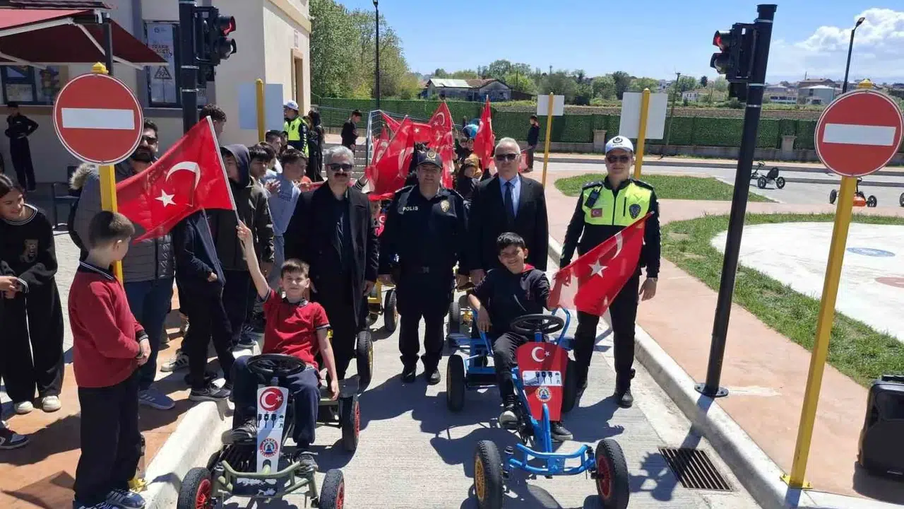 Geleceğin sürücüleri Bafra'da yetişiyor: Trafik bilinci uygulamalı derslerle aşılandı
