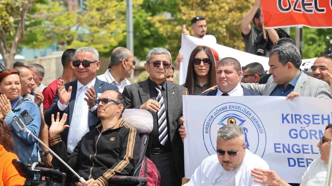 Kırşehir’de farkındalık adımları: Sessiz yürüyüşle engelleri aştılar