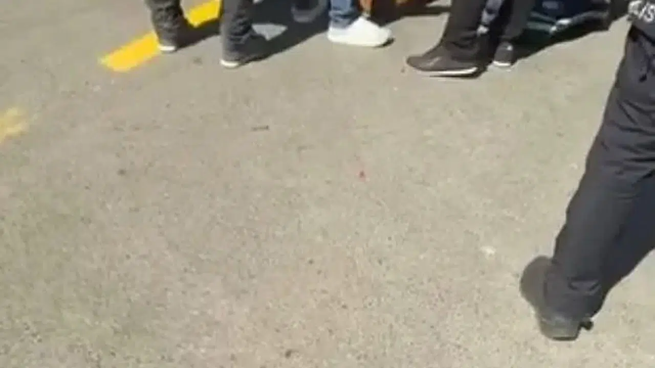 Siirt'te sabah trafiğinde korku dolu anlar: Motosikletli sürücü yola savruldu