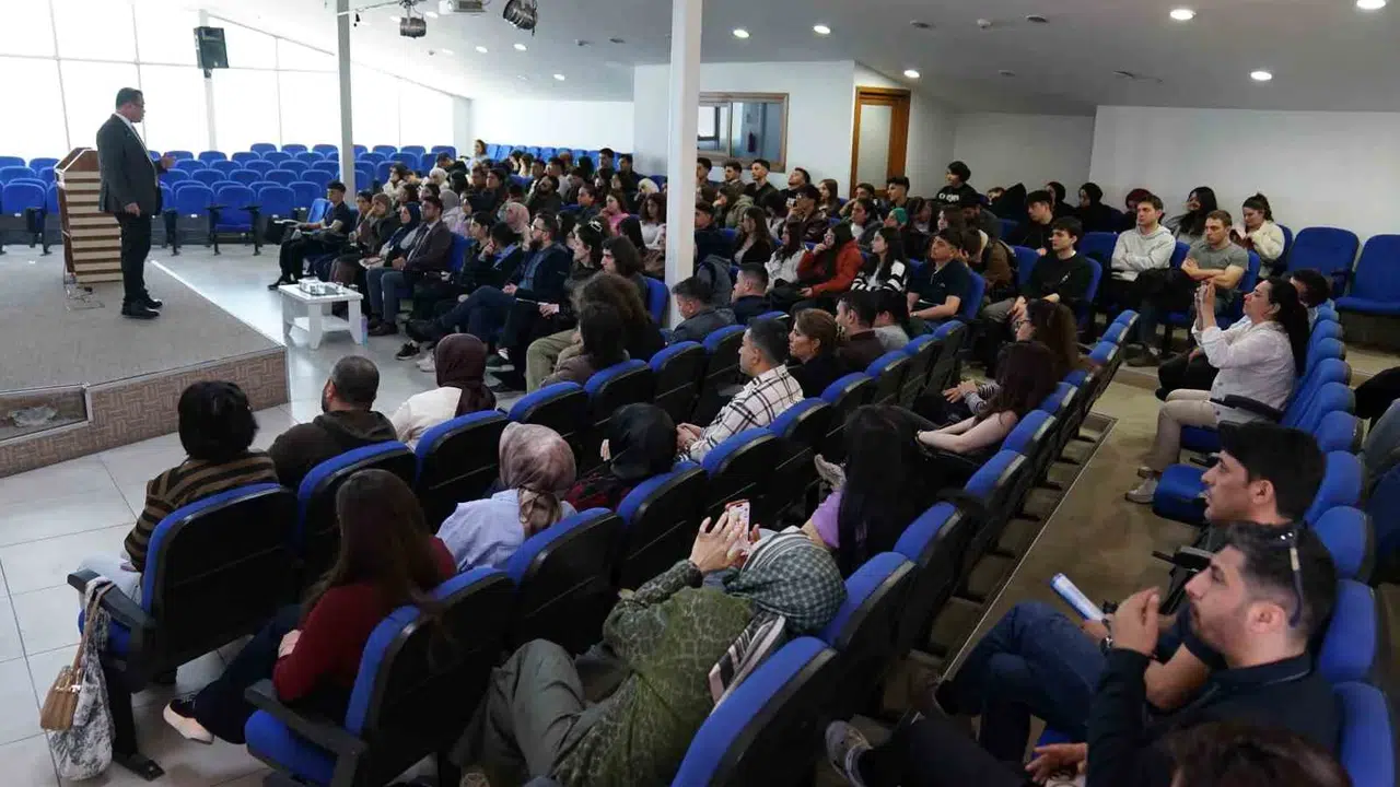 Esenyurtlu gençlere gelecek vizyonu: Yapay zeka çağında kariyerin şifreleri çözüldü